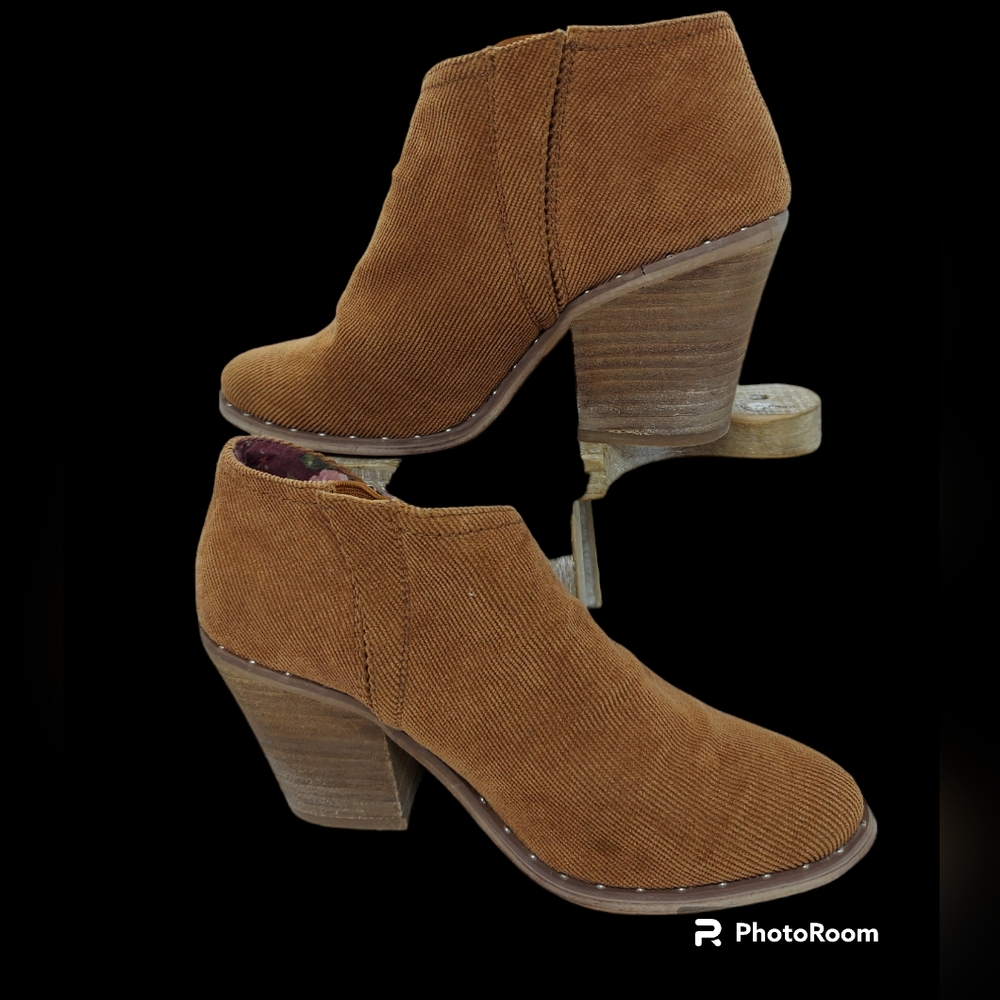 Very G Lilly Tan Heeled Boots Women's Size 7